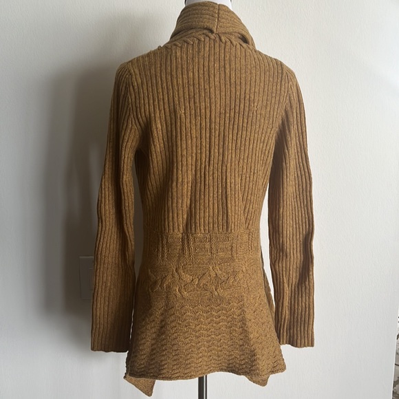 Woman’s cardigan size small brown yellow switcher - Picture 4 of 11